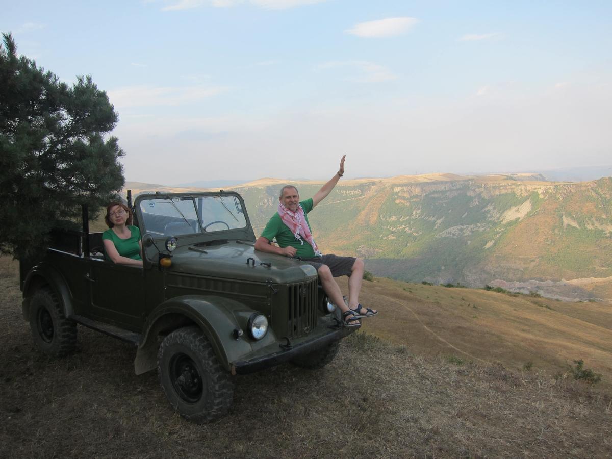 Saro B&B&Safari Tours Tatev Exterior foto