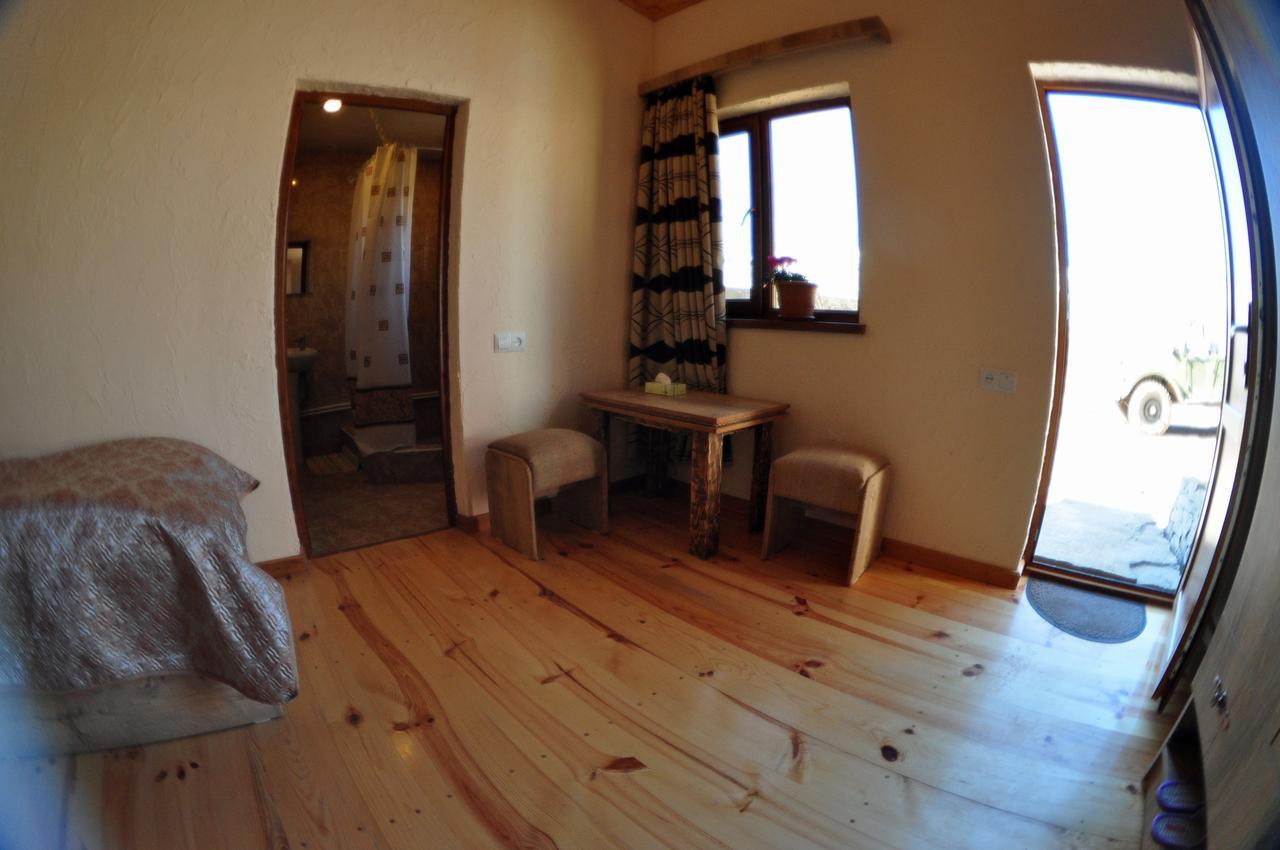 Saro B&B&Safari Tours Tatev Exterior foto