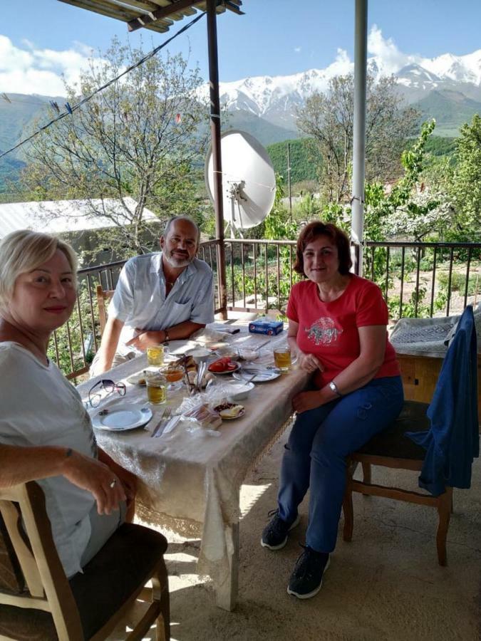 Saro B&B&Safari Tours Tatev Exterior foto