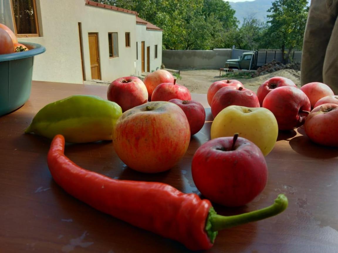 Saro B&B&Safari Tours Tatev Exterior foto